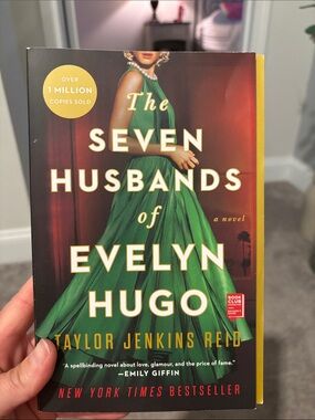 The Seven Husbands of Evelyn Hugo by Taylor Jenkins Reid - Green Cover
